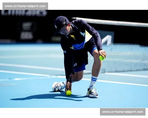 年前背洞的球童小姐姐,年后竟成大赛 “梗王” 年前背洞的球童小姐姐,年后竟成大赛 “梗王”